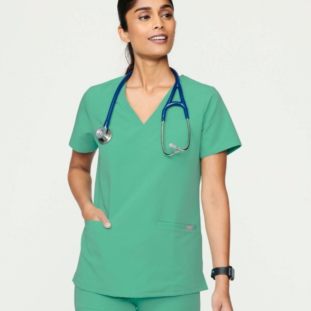 FIGS Surgical Green Medium Scrubs Set - NEW
